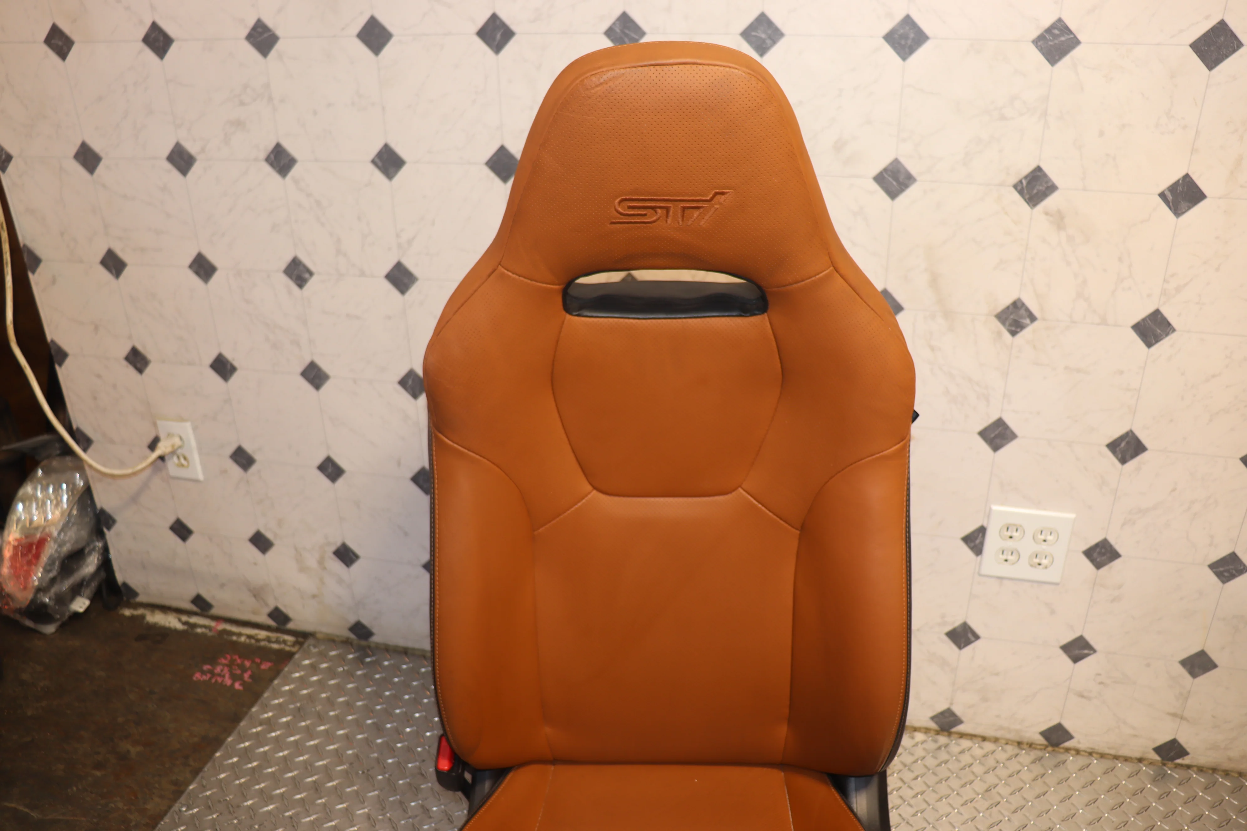 JDM 2008 - 2014 SUBARU IMPREZA WRX STI PREMIUM GRB GVF COMPLETE FRONT AND REAR LEATHER POWER SEATS W/ STEERING WHEEL - Image 12
