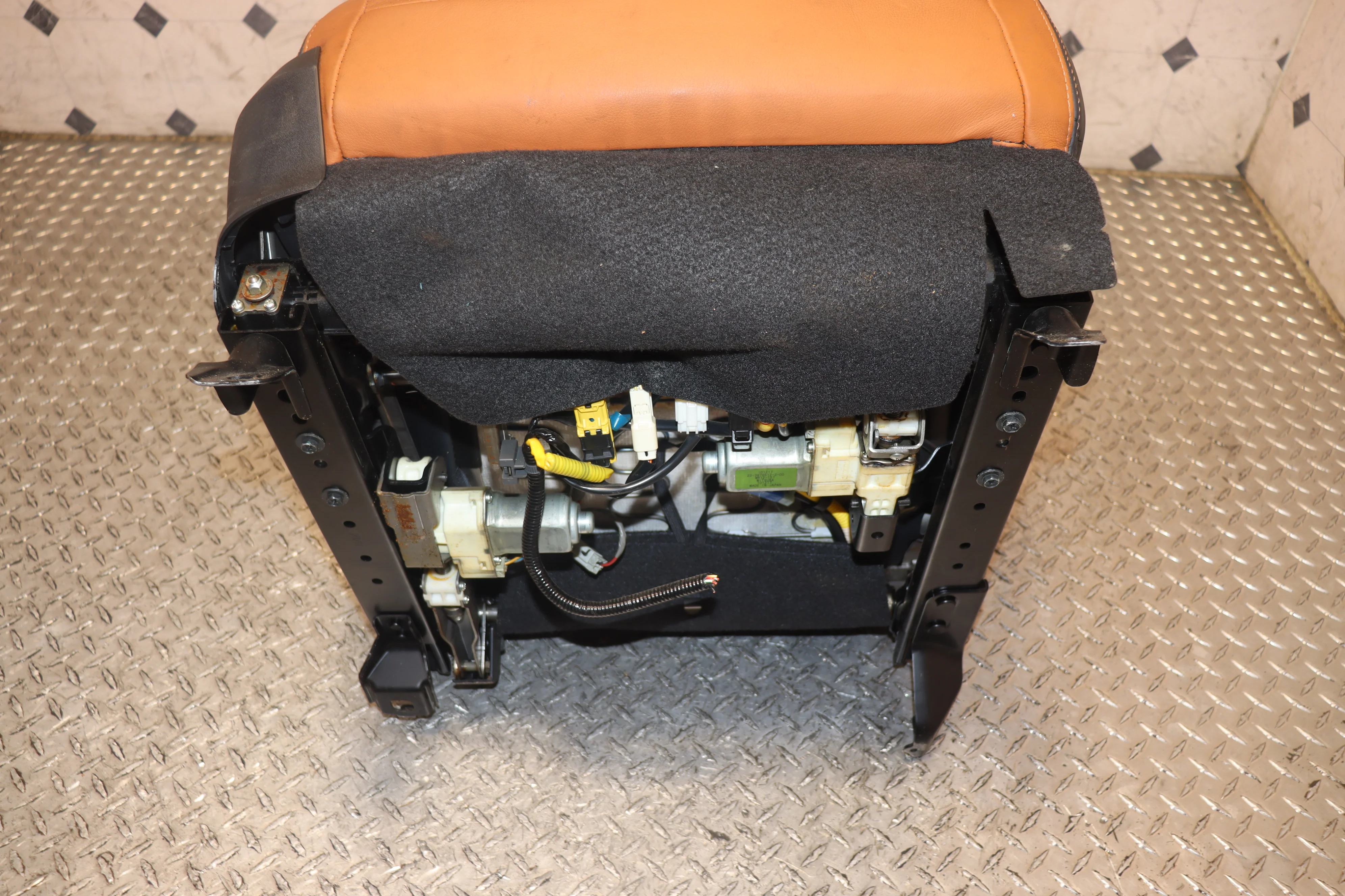 JDM 2008 - 2014 SUBARU IMPREZA WRX STI PREMIUM GRB GVF COMPLETE FRONT AND REAR LEATHER POWER SEATS W/ STEERING WHEEL - Image 25