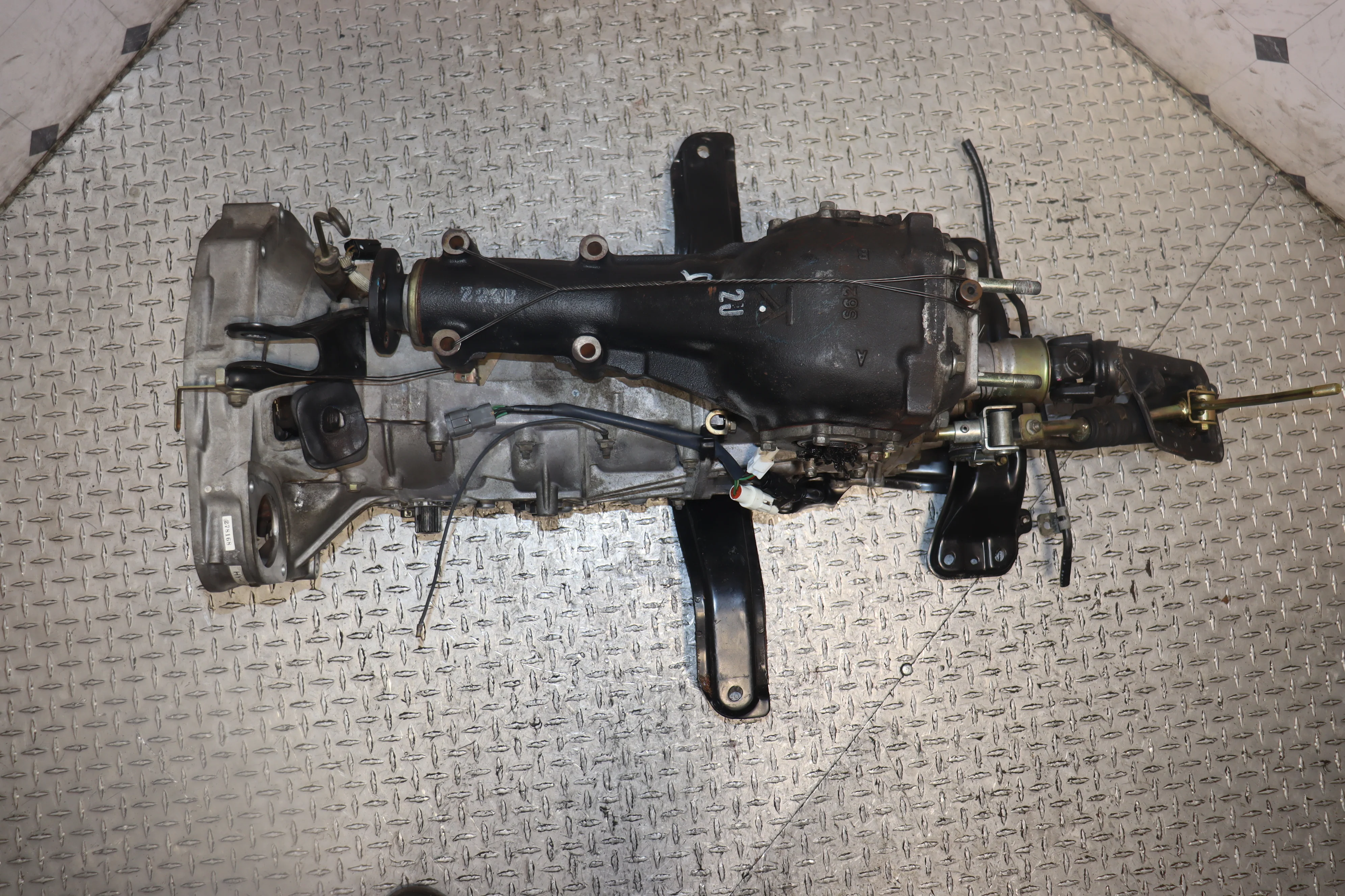 1999-2002 Subaru Impreza JDM WRX STi GC8 Version 5/6 Type-RA Limited EJ207 5-Speed Manual Transmission w/ Rear Diff & Axles - Image 10