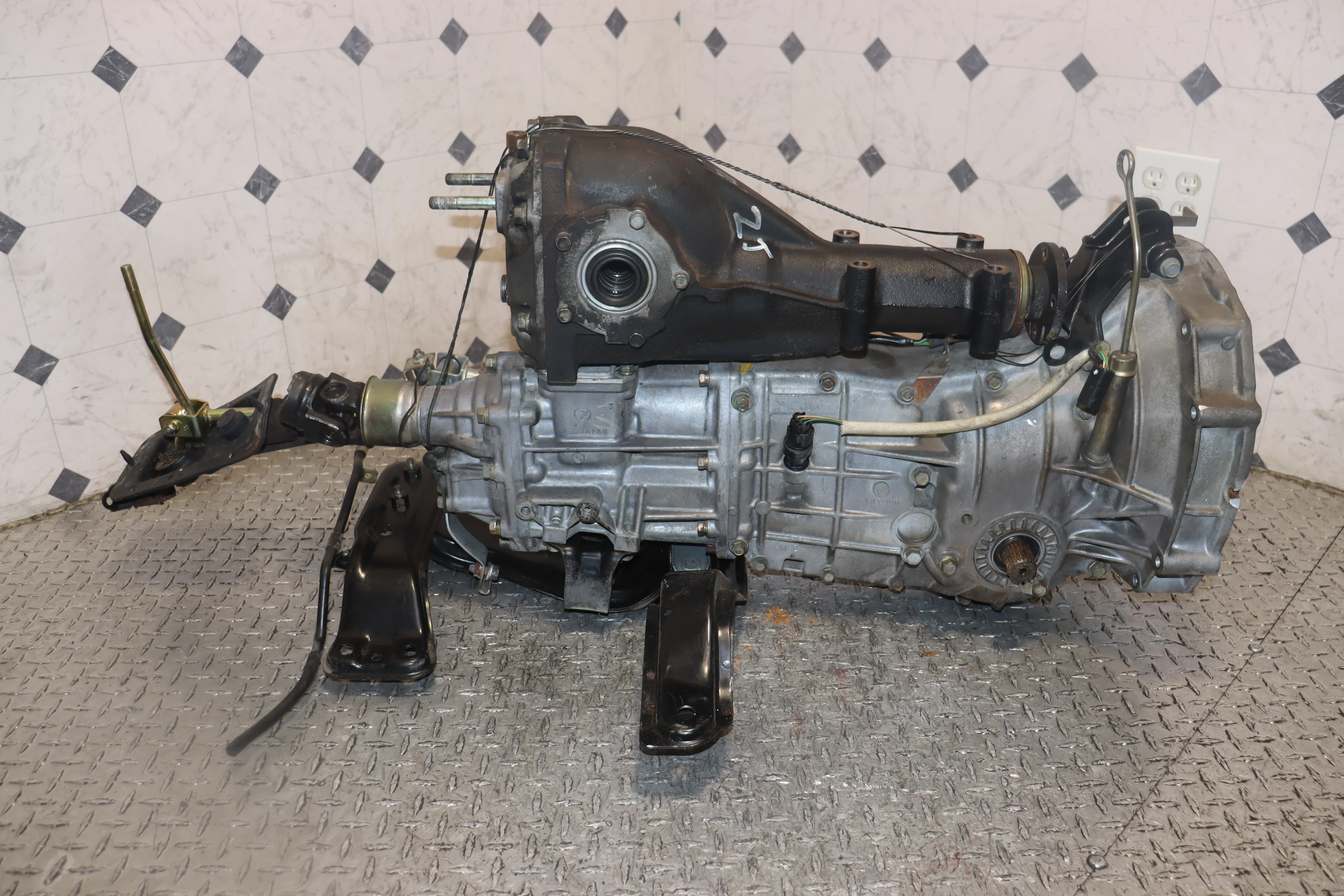 1999-2002 Subaru Impreza JDM WRX STi GC8 Version 5/6 Type-RA Limited EJ207 5-Speed Manual Transmission w/ Rear Diff & Axles - Image 7